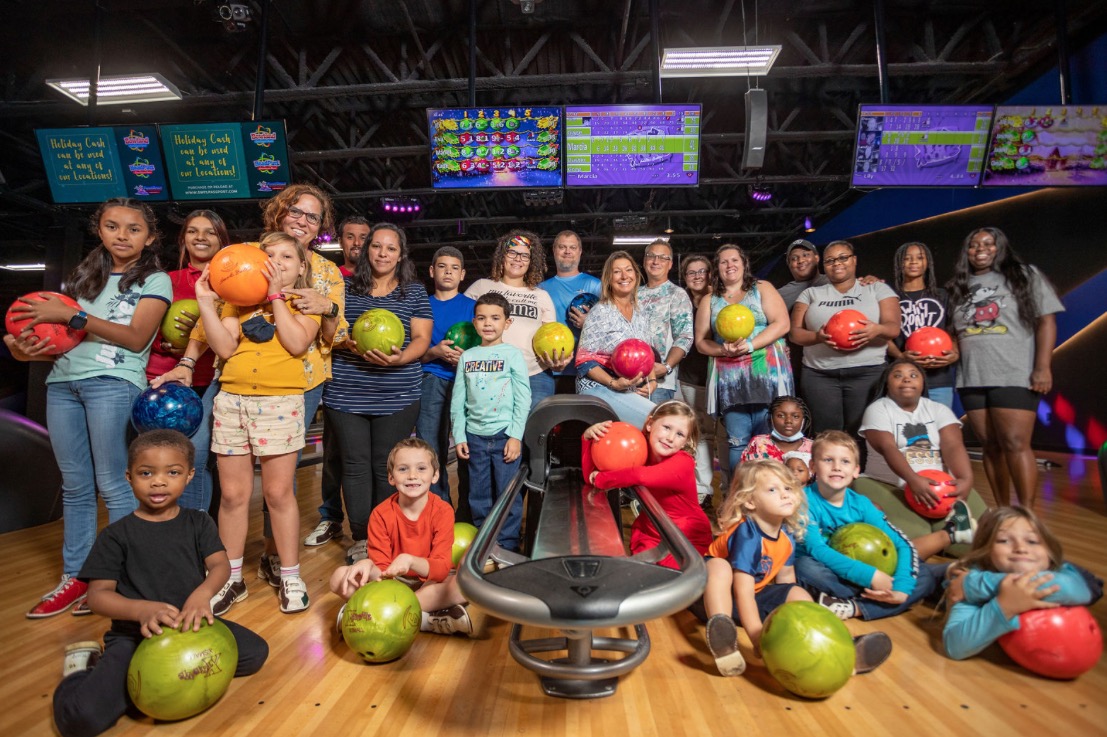 Aller au bowling avec un enfant : c'est possible ! - Youthmedia